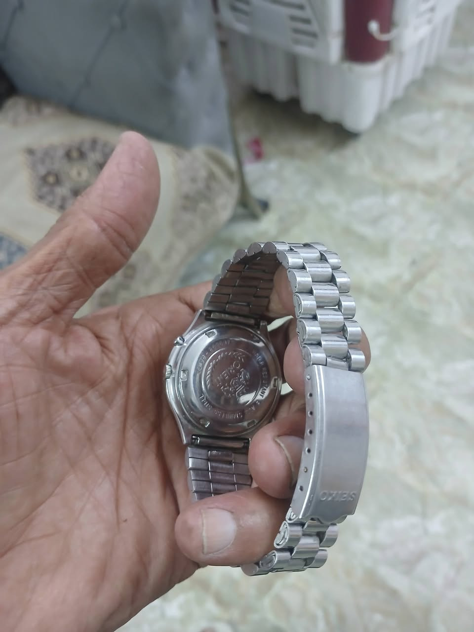 ساعة • للبيع