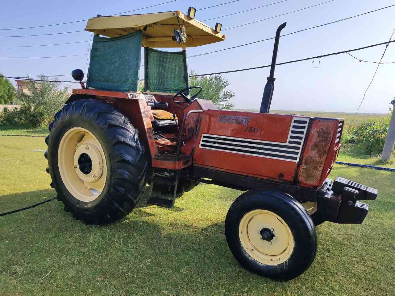 ماكينه فئات 780 للبيع ماكينه ناقصها بس تايرات محرك بيه خيط بخار البقيه مكفولة 

  سنوية لل34
باقي التفاصيل أتصل على هذا الرقم ***********
