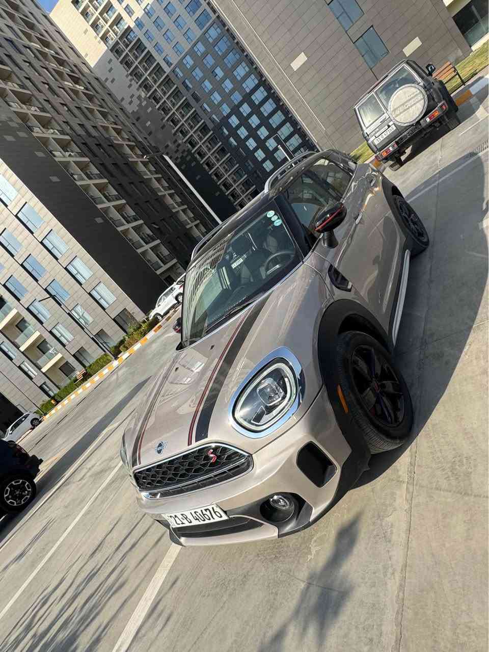 Mini copper country man 2022
ميني كوبر كانتري مان ٢٠٢٢ فول فول مواصفات 
السياره لوينين صحراوي سقف اسود 
سقف بنوراما 
كوشنات جلد 
تحكم ستيرن 
گير اوتو 
بصمه 
شاشه 
كامرا وحساسات خلفيه 
اوتو هولد 
سايد بريك بصمه 
تبريد قطعتين 
٥ مودات للقياده 
السيارة 4*4
سياره فول واعلى مواصفات بفئتها 
ماشية ٣٣ الف كيلو متر حقيقي 
صبغ قطعه واحده فقط ربع بنيد
السعر ١٩٣ ورقه 
السياره بحاله جيده جدا ونضيفه وجديده مثل ما موضحه بالصور
للتواصل *********** السليمانية, العراق
