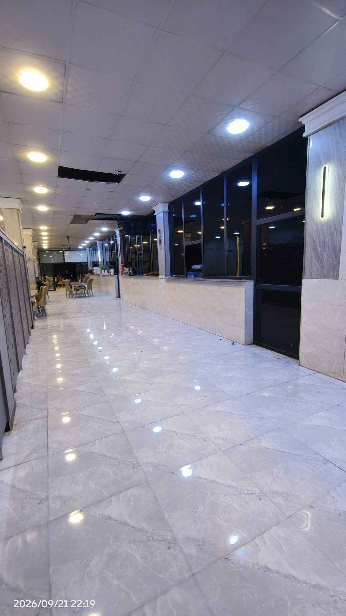 مطعم للبيع يقع في حي الزيتون، طريق سيد محيل، بالقرب من شارع القوس. المطعم مجهز بالكامل ويعمل بشكل ممتاز. للاستفسار، يرجى الاتصال على الرقم: ***********.

نص مكتوب في الصور:
- 2026/09/21 22:20
- 2026/09/21 22:18
- 2026/09/21 22:19