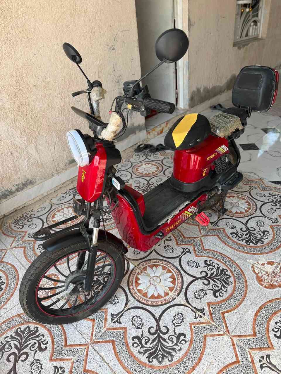 سلام عليكم دراجه شحن للبيع نضيفه عوزها بس باتريات السعر ٢٢٥بيها مجال لطيبين الشراي يتصل 
***********
