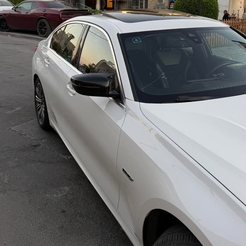 BMW 330e M 2022
السيار ام بكج بلاد اصل محرك 2.0 تون تيربو 
بيها 4 انضمة قيادة 
1- هايبرد 
2 كهرباء بالكامل 
3 سبورت تشتغل محركين الكهرباء و البانزين تنطيك 292 هورس بور 
4 باتري كنترول

تكدر تشحنها بالبيت عن طريق الشاحنة او تغير وضعية القيادة الى باتري كونترول تنطيك 45- الى 50 كليو الشحنه الوحدة 

 داخلة كلين للعراق و هنا صار بيها صبغ بنيد و جاملغ صور الحادث موجوده بالمنشور 
مكان السيارة بغداد 
السيارة ماشية 54 الف 
بيع او مراوس bmw 530 او bmw X5

رادار امامي 
رادار خلفي 
رادار جانبي 
قيادة ذاتية 
حساس امامي 
حساس خلفي 
بصمة تشغيل وابواب وترحيب عند الاقتراب 
كامرة خلفية 
تحديد مسار 
كشنات كهرباء 
داخل متغير انارة بلادية
سايد بريك بصمة 
كشنات خزن 
شفتات سترين 
مري شفط 
نفطة عمياء 

السعر 24,200$ 

***********
