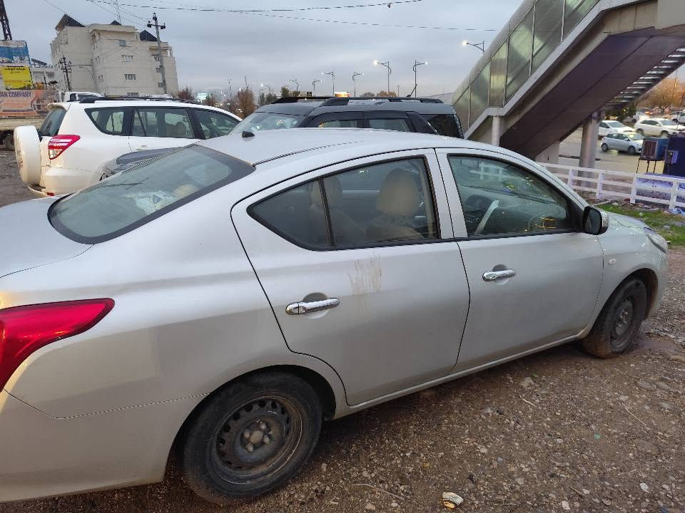 لاکشمیبای 2019 سلڤەر
تۆماتیک تەبرید ٢ جام کارەبای قوفڵ مەرکەزی
بێ بۆیاخ بێ دەعم
تەنها ساردێکی دەرگای سنوقی هەیە و قوپاوی چاملغی سەکن
باتری و ڕۆنی مەکینە و گێڕی تازەیە
190،000 رۆشتوە
***********
***********
نيسان صني 2019
توماتيك تبريد ثلج 2 جام كارباي قفل مركزي
 مابي سبغ ولا ضربة فقط بارد على باب سندوق و قوب على جاملغ سكن
باتري دهن مكينة و گير جديد
190،000 ماشي

***********
*********** السليمانية, العراق

