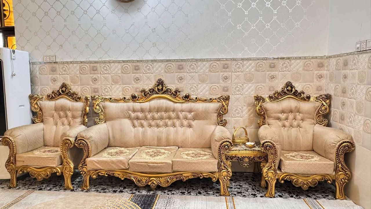 تخم ملكي • ١٥مقعد • ٤طبلات