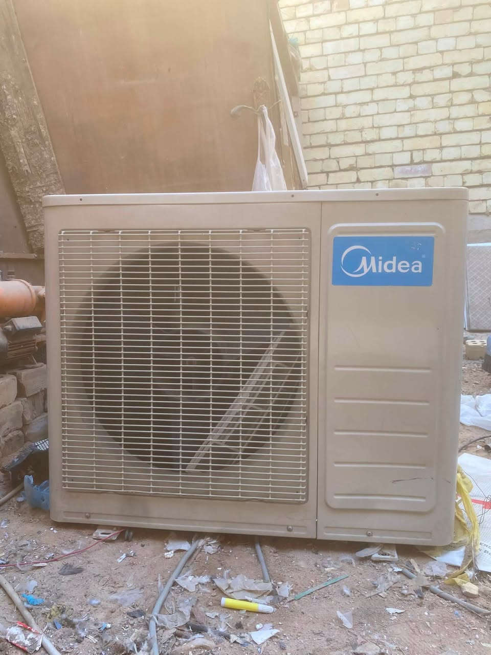 سبلت ميديا 2ونص طن استخدام قليل للبيع ناقصه بواري السعر  500 / النجف حي النداء / التواصل واتساب - ***********
