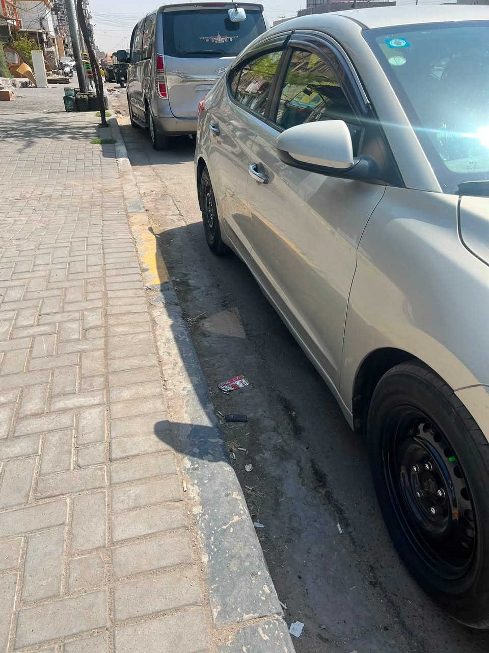 النترا /17
حادثهه فقط طرف البنيد ونفسه مصلح
منضومة تبريد توني شادهه 
تخم تاير رنكات 
جاهزه السياره 
بصره 5ميل
***********
السعر 105$
