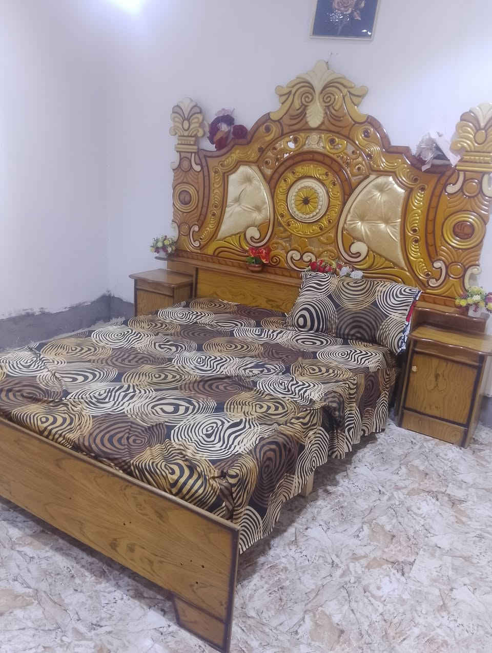 السلام عليكم غرفه جديدة السعر 550 ألف مكان الحصوة ***********
