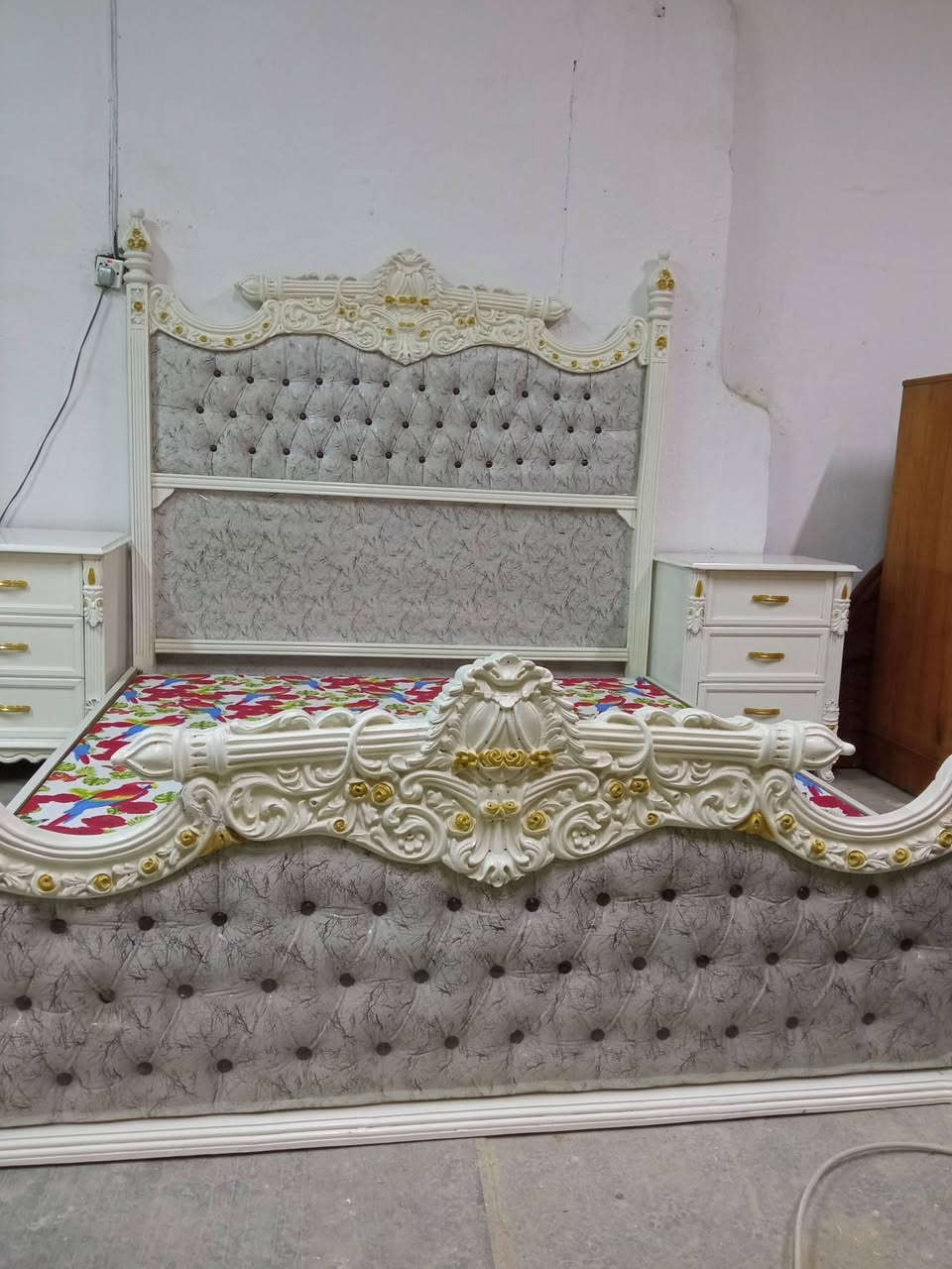 السلام عليكم غرفه مستخدمه نضيفه جدا شي قليل تزكام عراقي درجه اولى صبغ حراري تصميم مصري داخل صاج نظافة عامة استخدام قليل جدا 100،100بابل القاسم شارع الجديده قرب مدرسة الزهراء ***********
