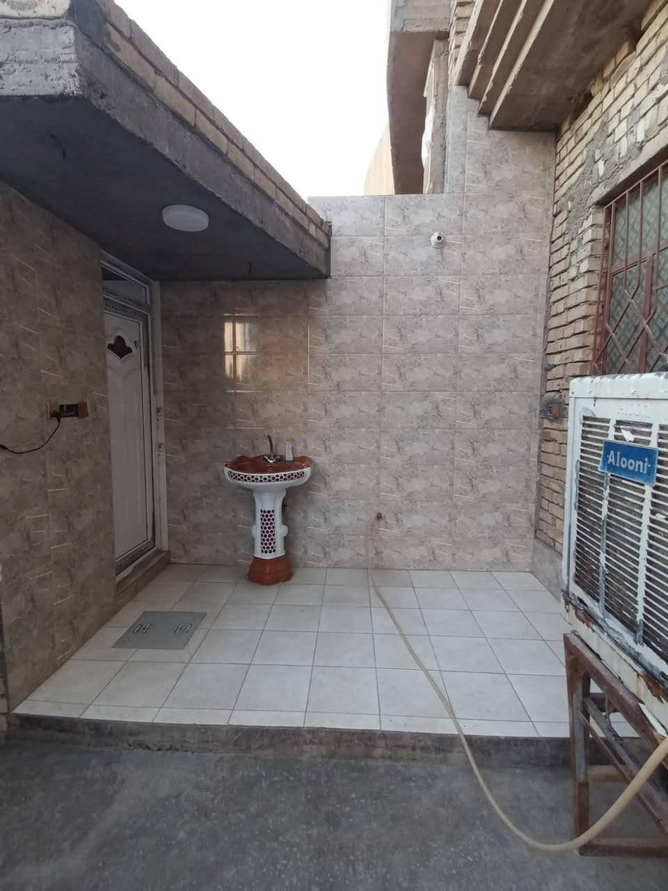 بيت للبيع • ٣٠٠م • يم جامع الشمري