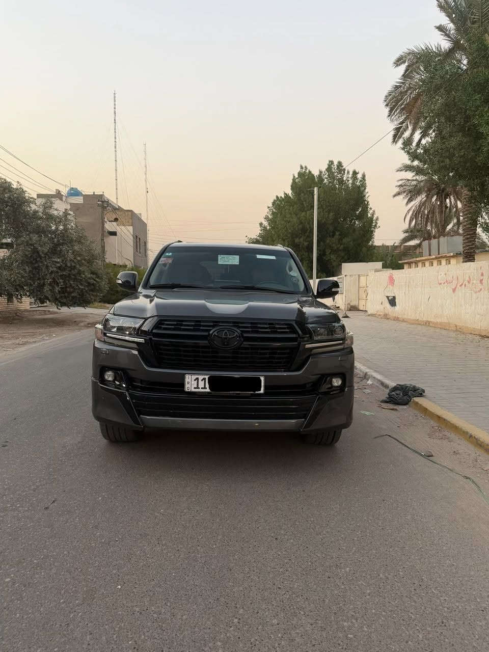 السلام عليكم للبيع لاندكروز موديل 2018 لون فيلي غامق فئة شركات معروفة مواصفاتها كراسي جلد + كهرباء اسلايت بصمة وبعد بيها مواصفات سيارة جديدة مال بيت استعمال شخصي ماشية 92 الف حقيقي شرط الفحص السيارة جاهزة بدون اي نقص مكفولة من الصبغ بيها فقط بارد شي بسيط جدأ اني مسوي بيها سونار وموضح كلشي بالسونار حته لا اتعبك ولا اتعبني السونار منشور وي الصور رقم بغدادالجديد بأسمي والتحويل مباشر السعر المطلوب 405 ورقة مكان السيارة بغداد ال كرخ حي الجامعة شارع الربيع للستفسار هاذا الرقم *********** وشكرأ
