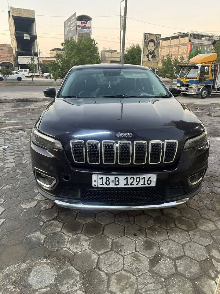 السلام عليكم
جيب شيروكي بزون

السعر 105$

الموديل : 2021 

نوع الحادث :  شجرة واكعه عليها بالاعصار بنيد وقمارة وزوج ابواب الايمن مبدلات يعني ابيع صبغ عام 

الــمــواصــفـــات :-

1 - محرك 6 سلندر 3200

2 - كشنات جلد اسود

3 - شاشة وسط للتحكم في ايعازات السيارة

4 - تبريد قطعتين امامي خلفي

5- لايت زنون + كشاف

6- رقم مداور باي وقت مشروع وطني 

7 - تبريد ثلج ❄️

8 - منافذ USB امامي خلفي

10 - تحكم ستيرن جهتين

12 - نضام ABS مانع انزلاق

13- سايد بريك بصمة 

16- كشن حضن 

17- حساس خلفي

18-أوتو بريك

19- نضام قياده

20-تريشه كروم بلاد

21- بصمه

وبعد بيه هواي مواصفات السياره جاهزه 

مكان السياره نجف

صبغ عام سيارة حادثها شجرة واكعه عليها ع القمارة والبنيد 

***********
