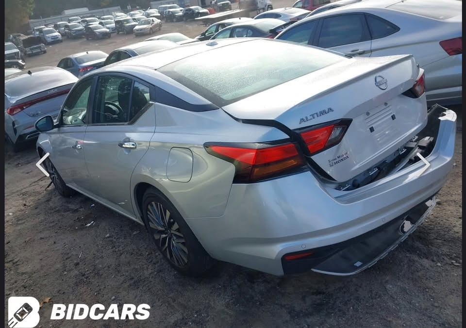 نيسان التيما 2023 SV  
110,000 كم
الضرر موجود بالصور مع رقم الشاصي
***********
