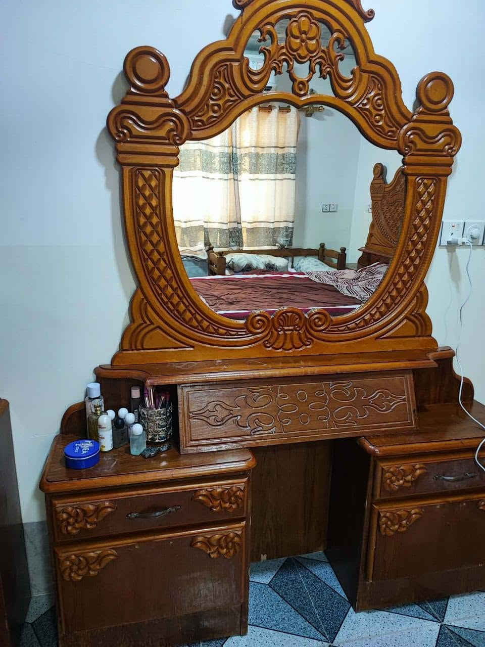 للبيع استفسار على هذا الرقم 
السعر 225الف ***********
