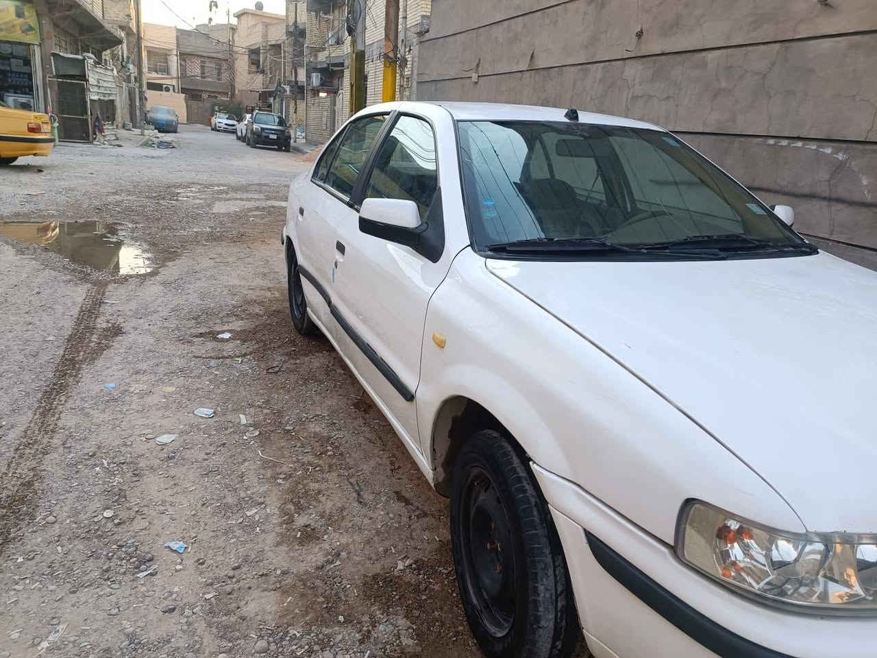 السلام عليكم 
سيارة سمنت موديل 2012 السيارة بأسمي عليها ملاحظات بسيطه صدر يرادله حدادية سعرها 45 وبيها مجال  للتواصل: ***********
