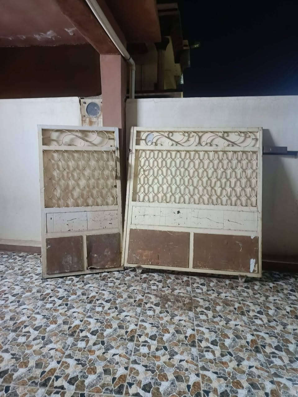 السلام عليكم اخواني باب للبيع مابي عيب سعره 130بي مجال الشراي يتصل على الرقم‏‪***********‬‏
