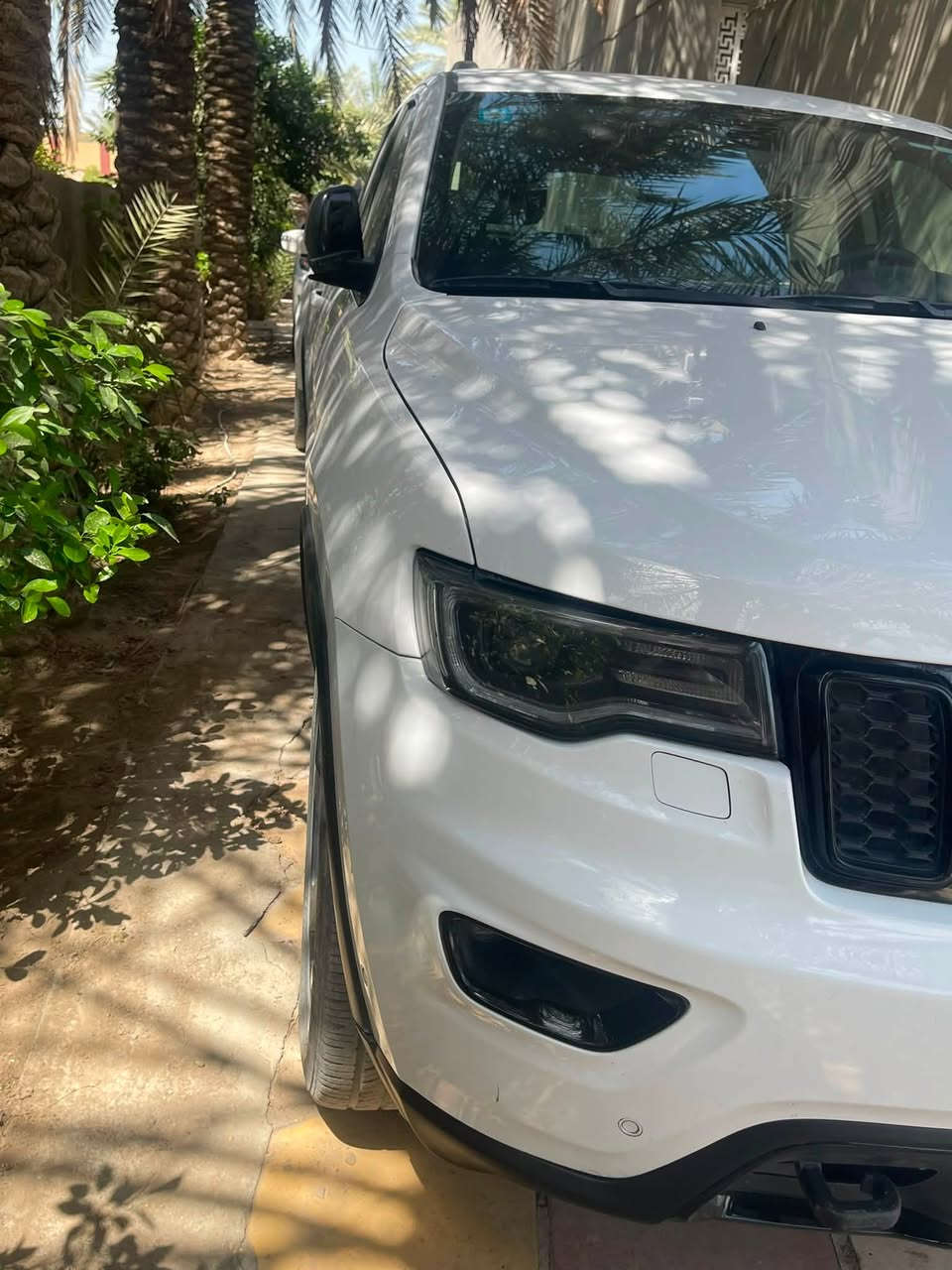 سلام عليكم
للبيع جيب كراند شيروكي  بلاك ايدشن 
موديل 2019 خليجي 
نقطة عمياء 
دفع رباعي4x4
مقاعد جلد 
رقم بغداد بسمي 
المقاعد الأمامية كهربائية و حضن 
مرايا جانبيه شفط
مرايات شفط وشاير بل مري 
 شاشه كبيره
نظام خاص للطرق الوعرة
تايرات جديده 
 
حساسات خلفية و امامي
كامره خلفيه 
مودات قيادة (Sport) نظام رياضي 
نظام  اقتصادي(Economic)
نظام توقف ذاتي خلفي 
مثبت سرعة 
نظام تشغيل واطفاء اوتماتيكي للمحرك للتوفير من صرف الوقود
فتحه
بيها باب مبدل ب وكاله جديد 

 رقمي *********** مكاني بابل 
السعر ٢٥٣ وبيها مجال 
ماشيه ٥٠ ميل
