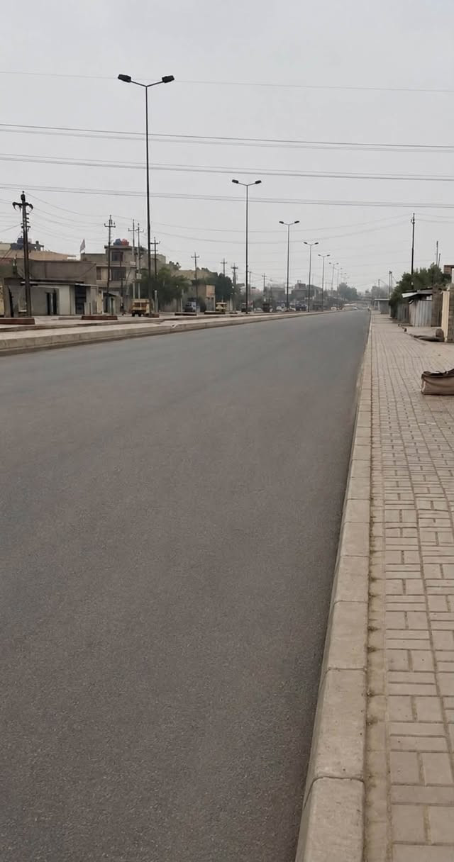 بيت للبيع طابقين المساحة 100 موقع تجاري على شارع عام رئيسي شارع عيادة الشماعية والبيت يحتوي على محل مساحة كبيرة 
السعر : 35 مليون وبي مجال للشراي 
للاستفسار : *********** 
يتكون من ⬇️ 
✅ الطابق الأرضي يحتوي على محل وحمام ومطبخ وصاله وغرفه 5x4 ✅والطابق الثاني يحتوي على صاله وغرفه كبيرة وسطح 🛑للتنبيه البيت على الشارع العام وليس داخل الفرع
