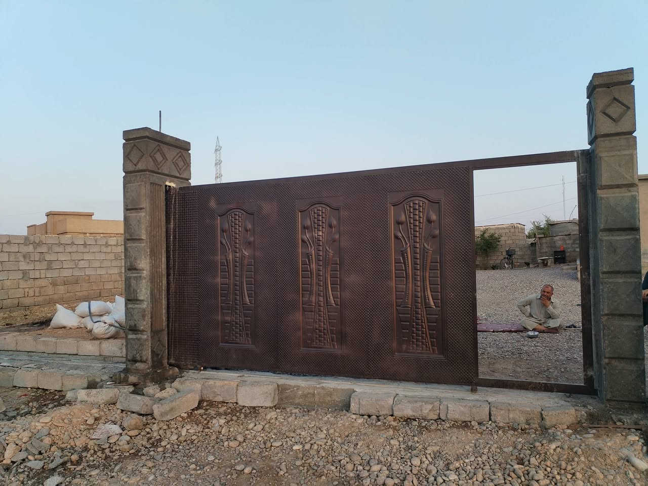‏" بسم الله الرحمن الرحيم "
‏
‏ {قُلْ إِنَّ رَبِّي يَبْسُطُ الرِّزْقَ لِمَنْ يَشَاءُ وَيَقْدِرُ وَلَكِنَّ أَكْثَرَ النَّاسِ لَا يَعْلَمُونَ }  
‏
‏الحمد لله الذي بنعمته تتم الصالحات تم بفضل الله وكرمه ومِنّته 
‏​نُعلن عن بدء عملنا في تأسيس وصب أبواب الحوش (الخارجية) بأعلى درجات الدقة والمتانة، لضمان القوة والجمال لمدخل بيتك.
‏​﴿رَبَّنَا آتِنَا مِن لَّدُنكَ رَحْمَةً وَهَيِّئْ لَنَا مِنْ أَمْرِنَا رَشَدًا﴾
‏​نسأل الله التوفيق والبركة، وسعداء بفضله بتلبية طلباتكم وتقديم أفضل جودة لخدمتكم.
‏​للتواصل ***********
‏عادل الصبحي الكريم
