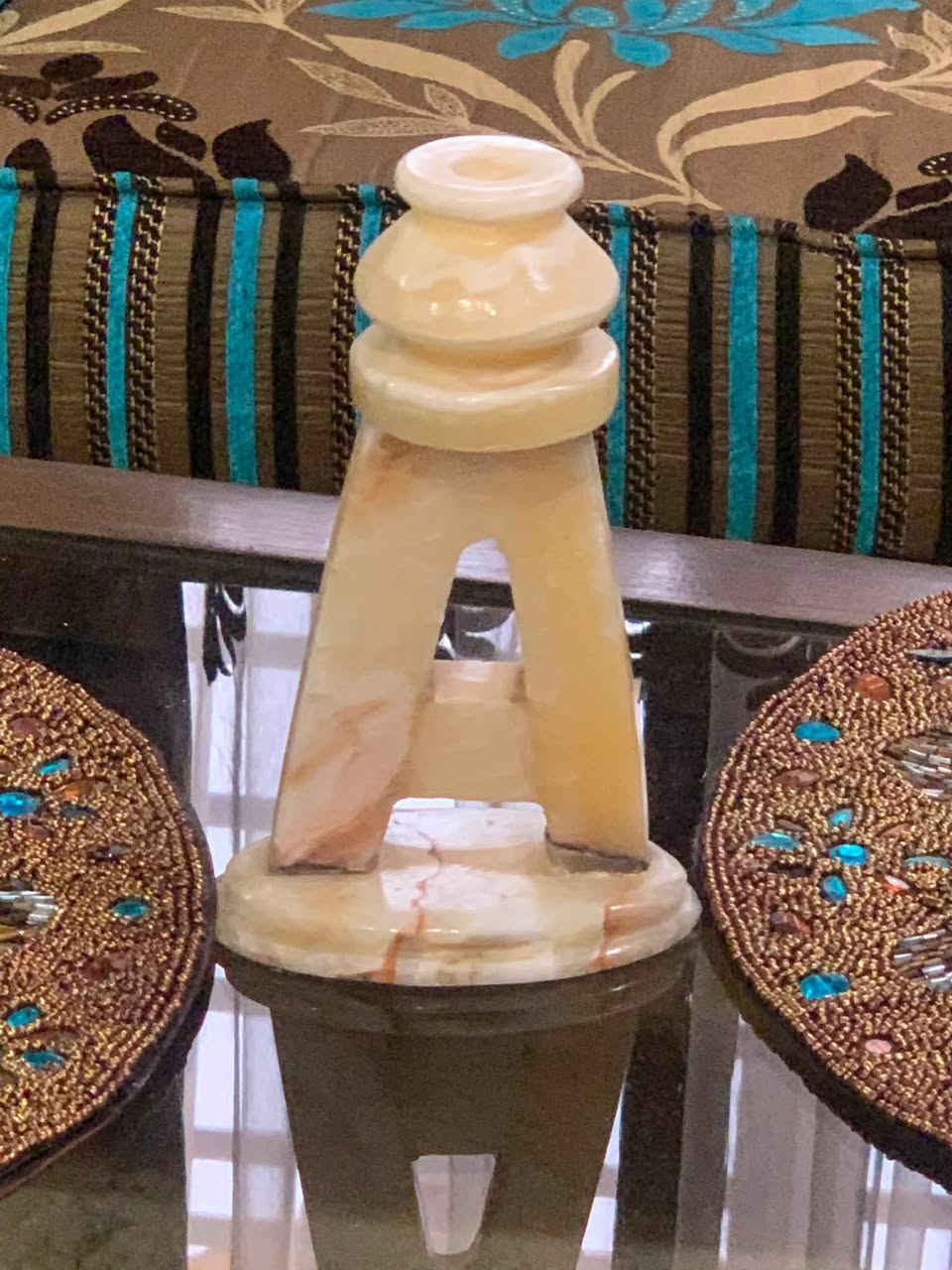 السلام عليكم
تحفيات مرمر شغل باكستاني 
القطعه البيه ساعه١٥
والحرف ١٠
واذا شلع ٣٠
بغداد الاسكان خلف مستشفى الطفل 
***********

