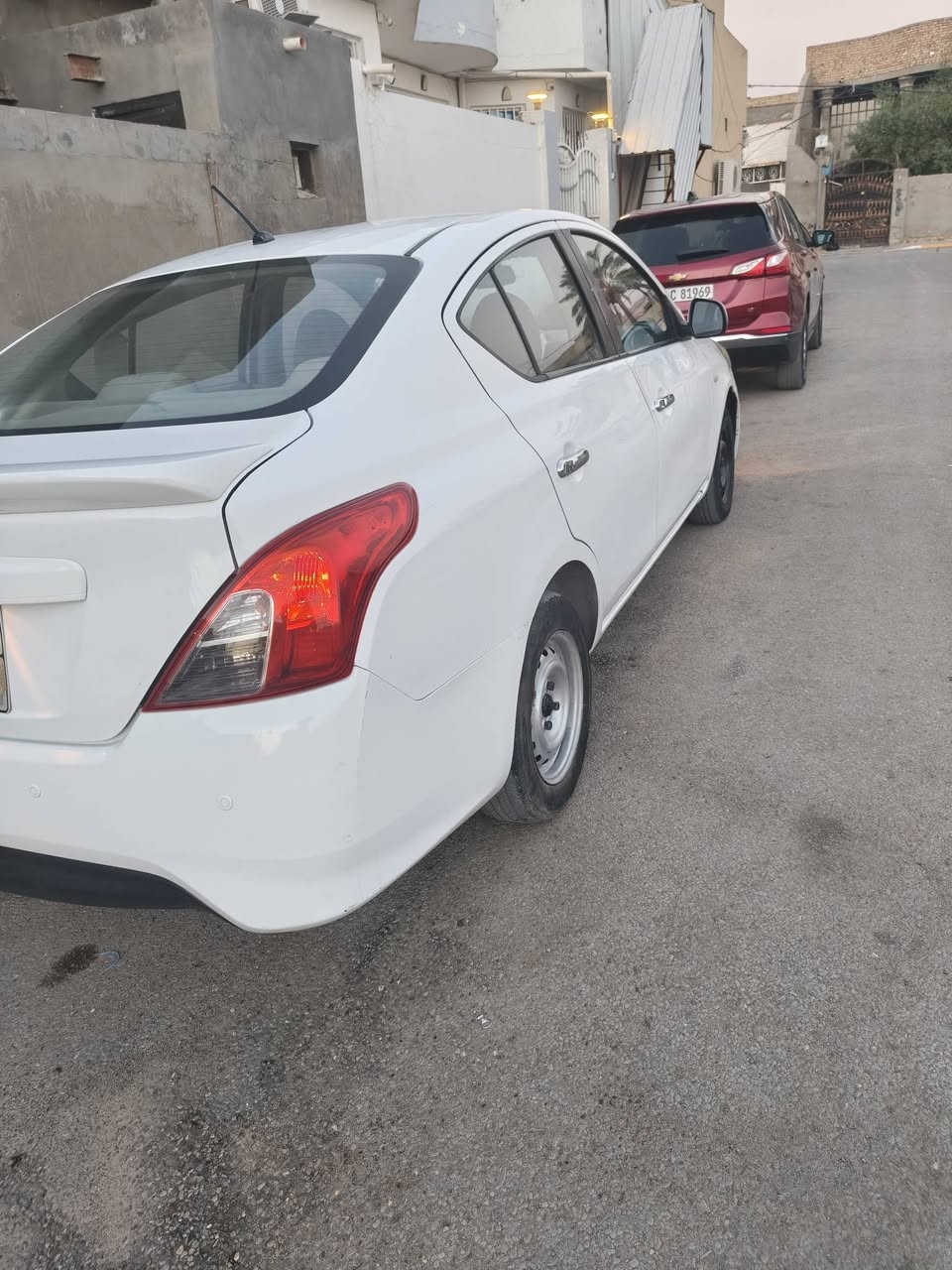 السلام عليكم
نيسان صني ٢٠٢٠ بليتة زركه 
سيارة بيه جاملغ مبدل والاصلي موجود بي طعجه 
وباب بي طعجه بسيطه ما مصلحه
تبريد حداديه امامي خلفي باتري جامه كله كفاله 
حساس خلفي شاشه وكامره وتحكمات استيرن 
رقم اربيل باسم شركه اكرم عبدالرحمن 
عنواني الديوانية 
كلشي كاتب لا تعبني ولا اتعبك شراي اتصل 
٩٣ وبيه مجال 
***********
