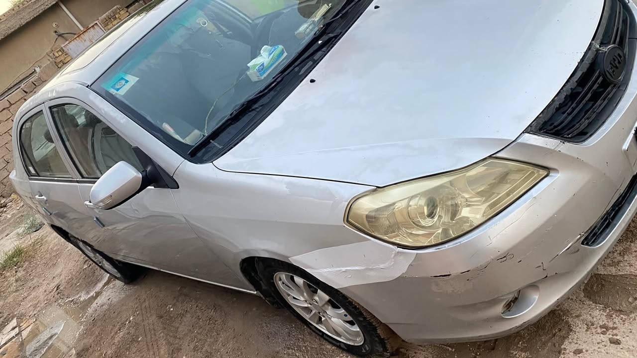 السلام عليكم ورحمة الله... Byd جي ثري ٢٠١٣ رقم بغداد  لون سلفر بصمة تشغيل عن بعد فتحة بالقمارة مكفولة من الصبغ كير اوتوماتيك شاشة  كامرة حساسات سيارة جاهزة فقط فيها جراد وخياس قليل  في داير الجاملغ    السعر ٤٨ ورقة وبيها مجال قليل.. والسيارة باسمي.. للاستفسار ***********
