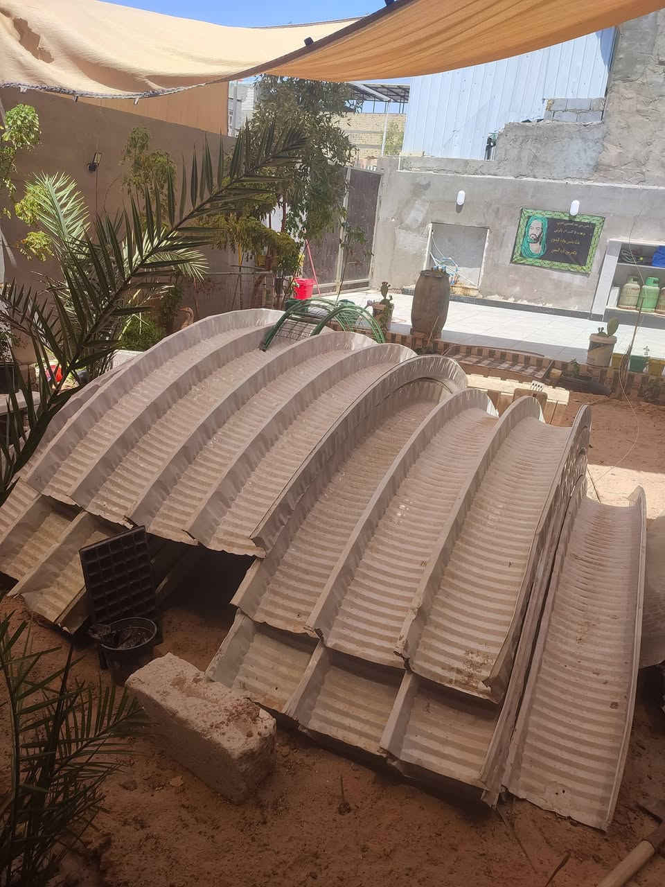 السلام عليكم.. قمريه كايسبان مستعمله نظيفه جدا ..
القياس الطول 9 متر .. 
العرض .. 3 متر صافي .. 
يعني مع القوس 4 متر .. 
و سعرهه مناسب .. للشراي.. 
***********.. واتساب
