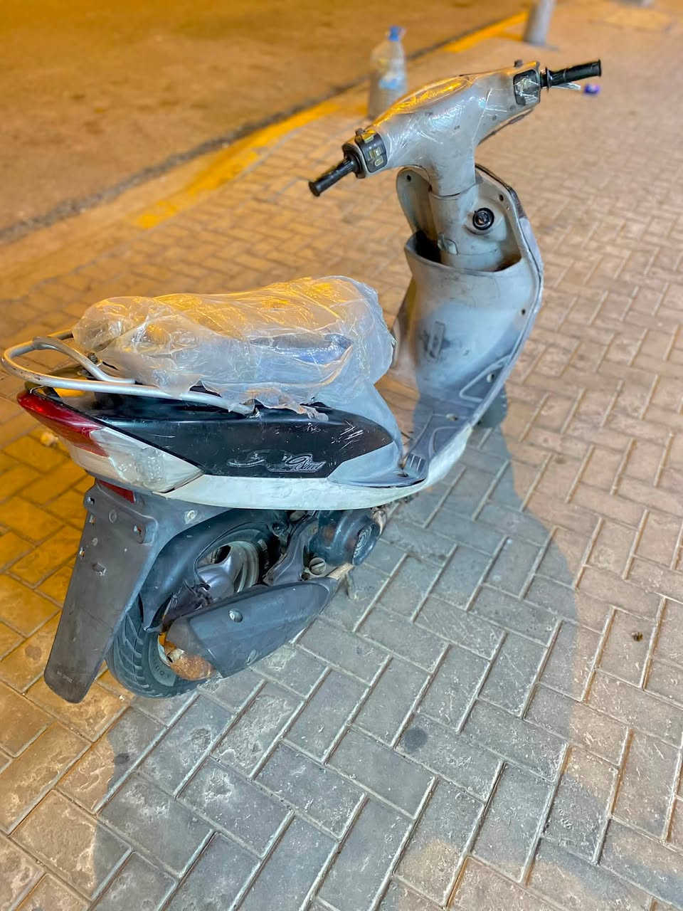 سلام عليكم شباب ماكس قجمه ما مفتوحه كفاله عامه دراجه   سلف هندر كهربايات كله شغاله عينه لاياتات سكنات  مختمه دراجه رمبه وهاي وراقه سعر 650
العنوان المشراك رقمي ***********
