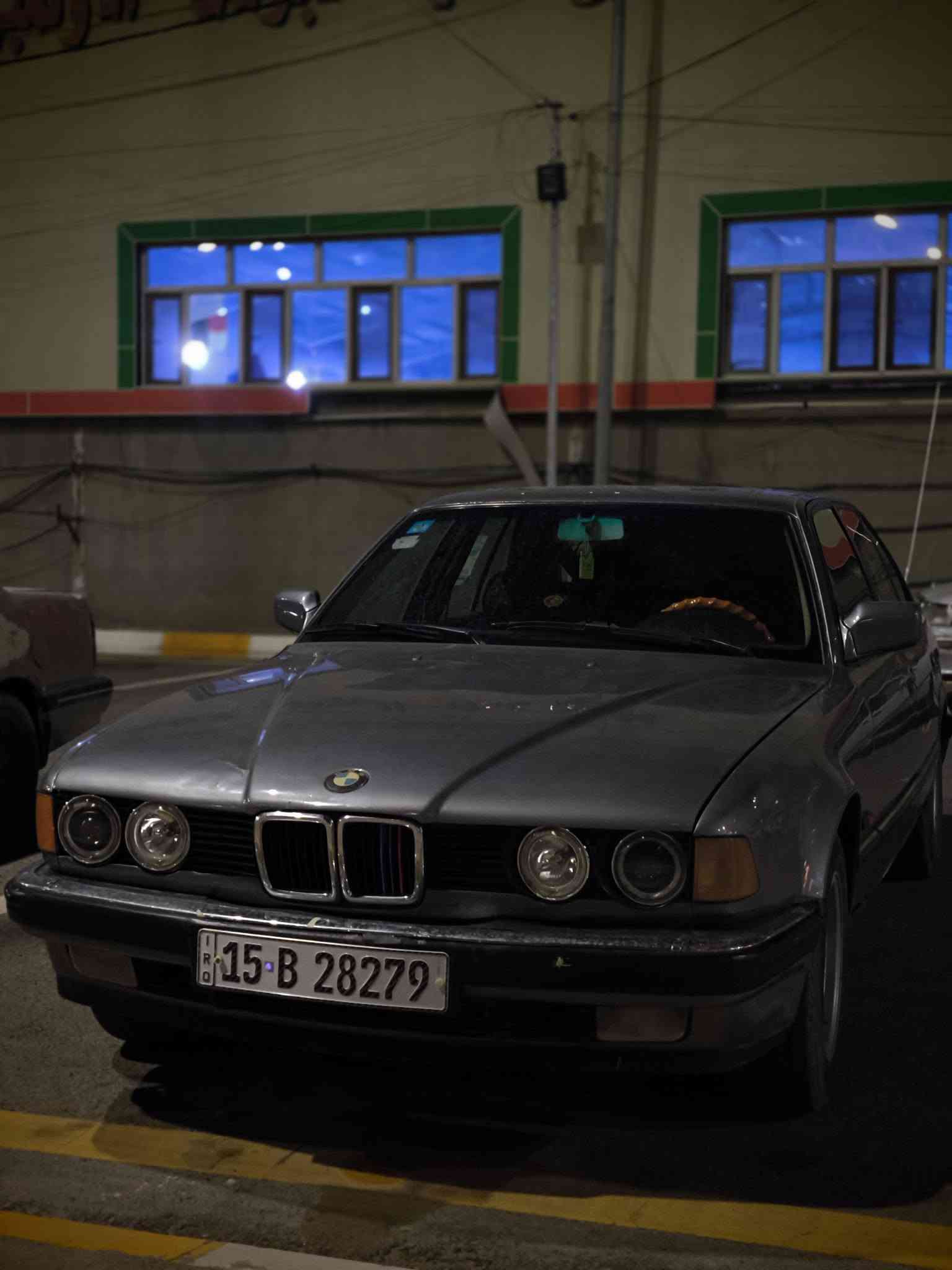 BMW 1991
رقم رقم انكليزي داخله هزه 
سنويه 29
صدر حداديه امامي خلفي كامل
محرك مكفول گير خير من الله فول مواصفات تنته كشنات تحكم كهرباء تبريد نقصة غاز چان شغال قبل 20يوم لايت زنون تحكم كروز سرعه شغال بلادي كهربائياتها جاهزه مابيها اي نقص السعر 50وبيها مجال بسيط 
***********
