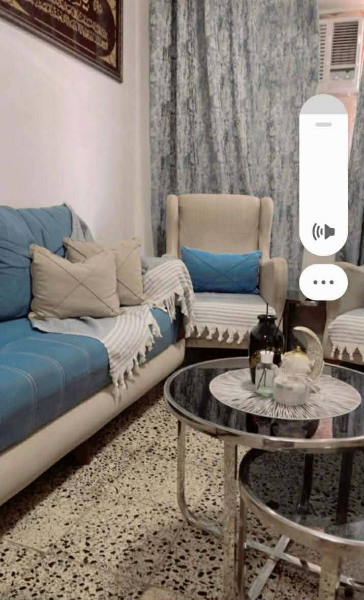 تخم 10 مقاعد نضيف جدا هوة والكاربد 400 بي مجال طبلات وبردات 50 شاري يتصل ***********
