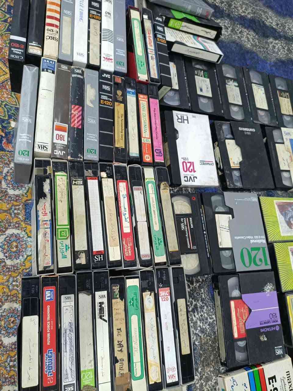 كاسيتات فيديو vhs
نسخ قديمه العدد ٧٠ 
السعر ٧٥ مع التوصيل 
للحجز والاستفسار مراسلة الصفحه
