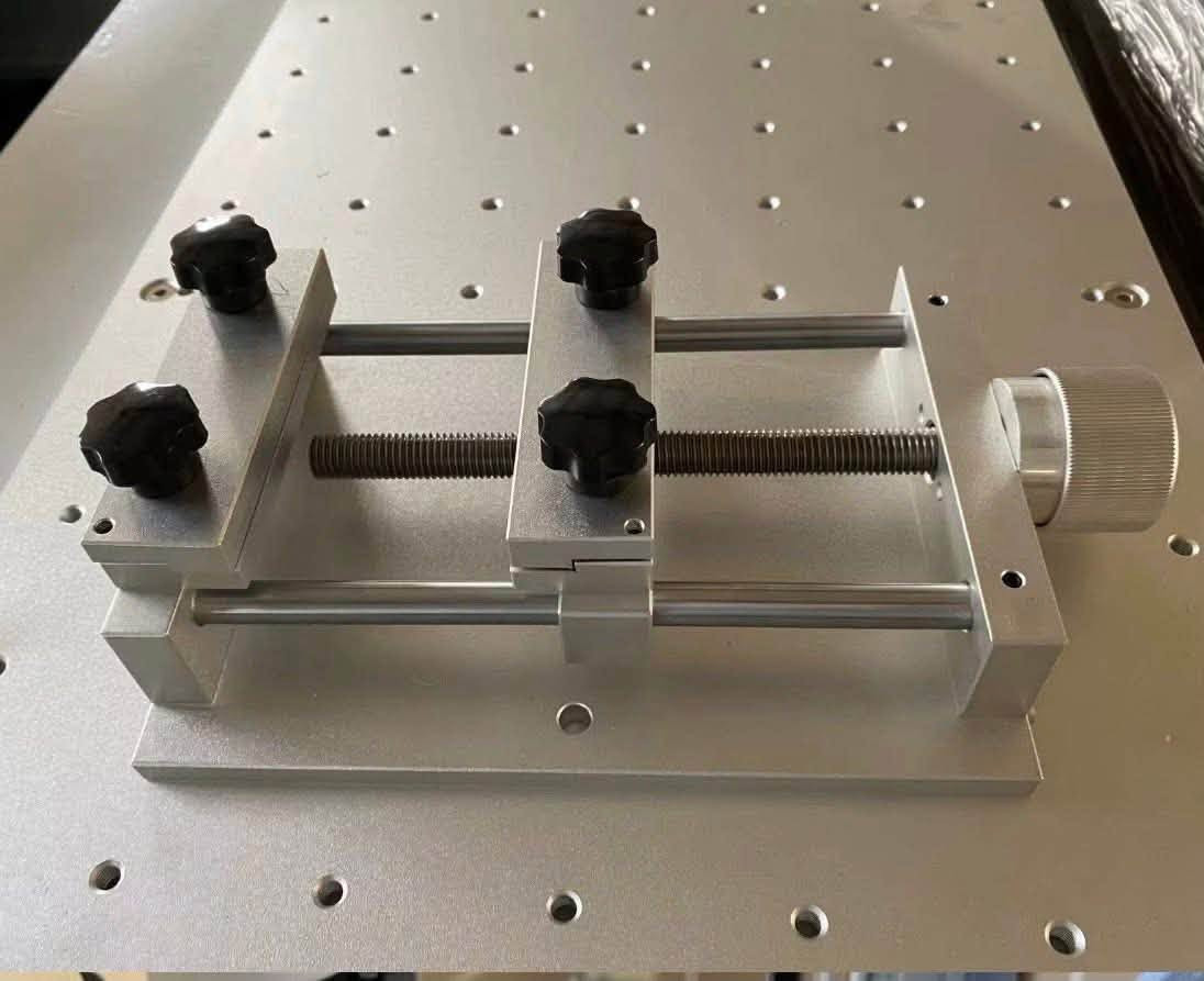 السلام عليكم 
ماكنة جديدة ما مفتوح 
 Fiber laser 70
واط  JPT 
مساحة عمل عدسات ٣ 
٣٠ في ٣٠ سم
٢٠ في ٢٠ سم 
١١ في ١١ سم 
مع راوتري مع منكنة 

بغداد حي الجهاد 
***********
