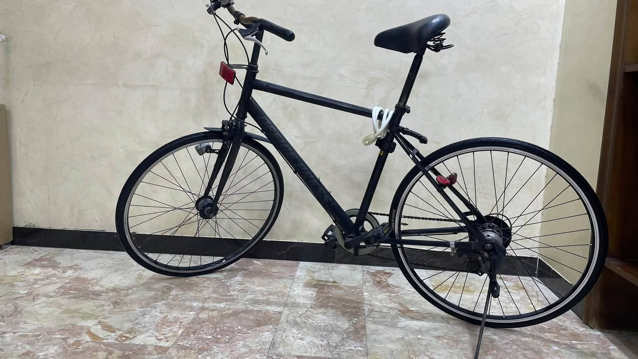 السلام عليكم من رخصه الادمن المحترم c700 رياضي السعر 75 العنوان البلديات ***********
