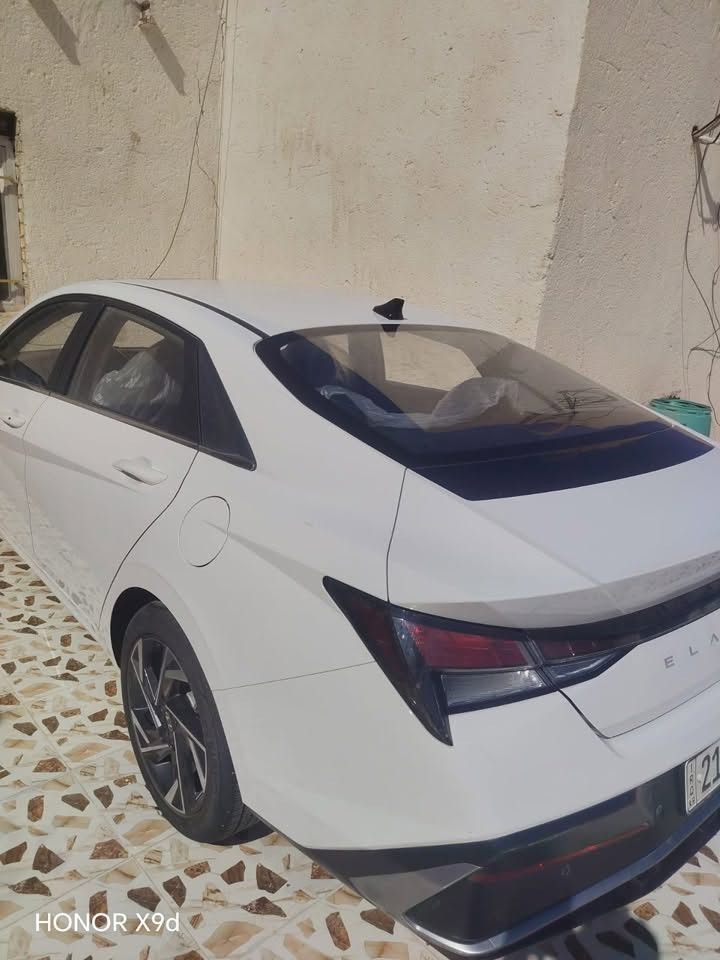 النترا موديل ٢٠٢٥  فول مواصفات فتحة سقف + تحكمات + ٣ وضعيات قياده + غرفه جلد رقم شمالي تحويل مباشر  مكفوله ماعدا طخه بسيطه بالباب الخلفي 
محرك دوش ٢٠٠٠  السياره بعدها بحالة الوكاله زيرو 
السعر ١٤٠ وبيها مجال للاستفسار الاتصال على الرقم 
 العنوان ميسان العمارة ***********
