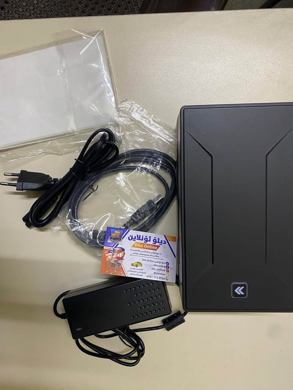 المواصفات الفنية للطابعة الحرارية D100
نوع الطباعة: حرارية مباشرة (Direct Thermal) - لا تحتاج إلى حبر.

​حجم الورق: تدعم ورق الفواتير والملصقات الحرارية بعرض 80 ملم (الحجم القياسي للفواتير الكبيرة).

​دقة الطباعة: 203 DPI (دقة عالية وواضحة جداً للنصوص، الشعارات، والباركود).

​الطاقة: تعمل بجهد DC 24V / 2.0A لضمان أداء مستقر وسريع.

​المنشأ: صناعة صينية بجودة عالية ومعايير أوروبية (CE / FCC).

​مميزات 

​اقتصادية: وداعاً لمصاريف الحبر، الورق هو كل ما تحتاجه.

​سرعة البرق: مثالية للأماكن المزدحمة لإنهاء الفواتير في ثوانٍ.

​عمر طويل: مصممة للعمل الشاق في المطاعم والمحلات التجارية

يوجد خدمة توصيل 🚕 لجيمع محافظات العراق 

‏Whats App ✉️📲📞***********

نص مكتوب في الصور:
- Quick Batch Printing
- Paper output speed up to 150mm/s