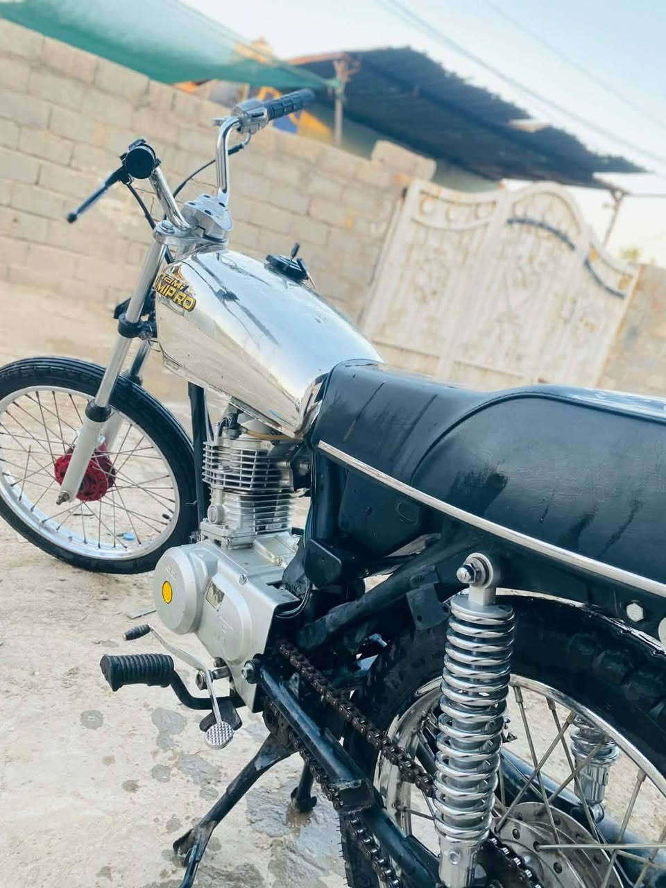 سلام عليكم نامه موديل 26 السعر 600 وبيه مجال بس الصلنصه مو وياه مالته موجوده اتصل عليه وبيك خير ودلل ***********
