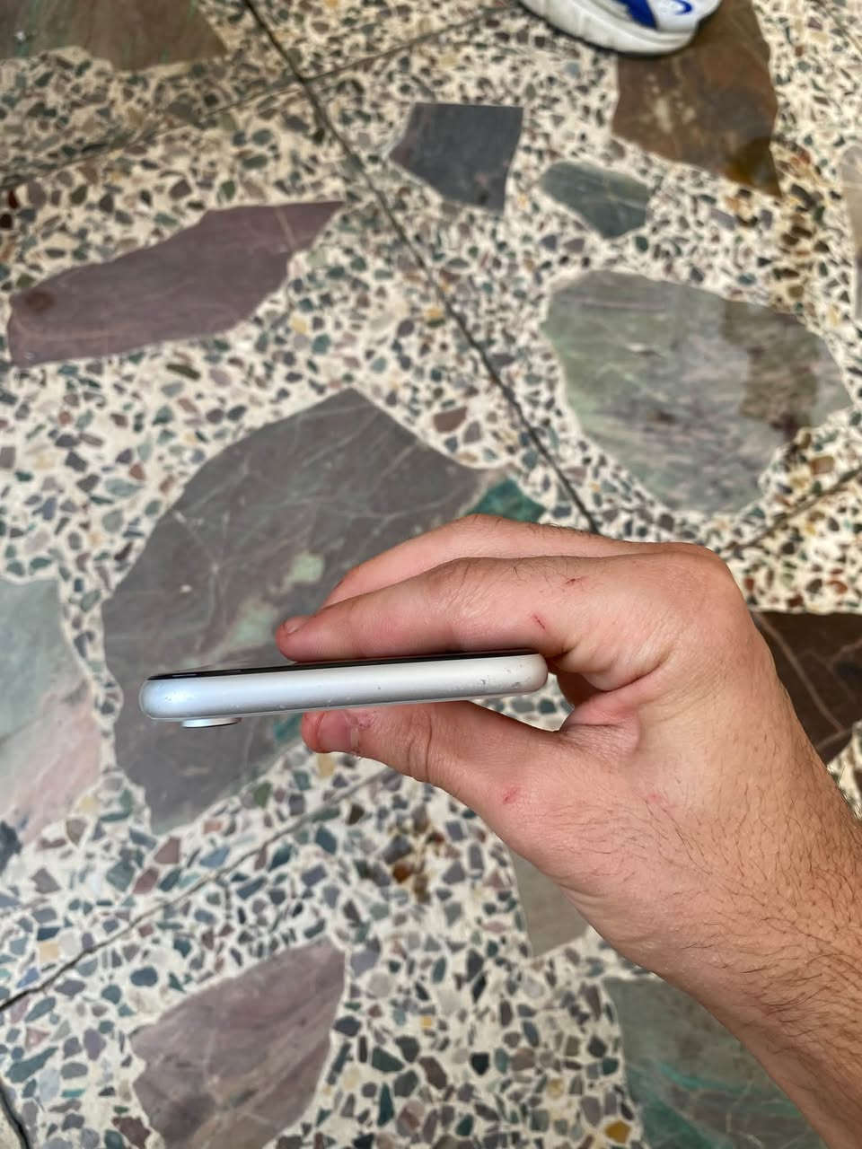ايفون اكس ار جهاز وضع وكاله شرط شرط وضع وكاله ممفتوح بشعره 64تك فيس ايدي شغال مابي شخطه وحده بطاريه77 جهاز نضيف لدرجه عاليه سعر160قفل
