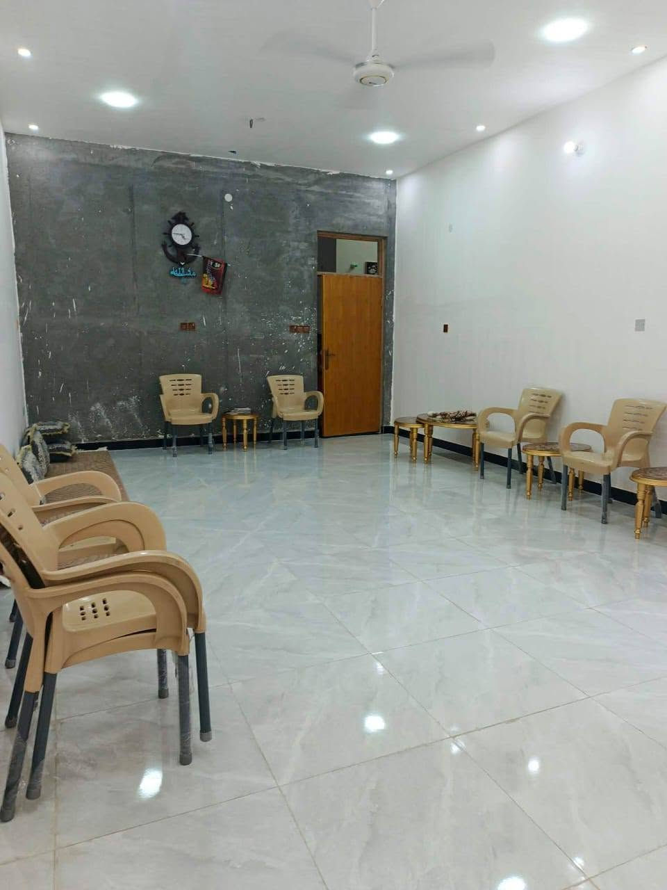 بيت بشارع حكمت  مساحته200متر للبيع الاتصال بالرقم***********
