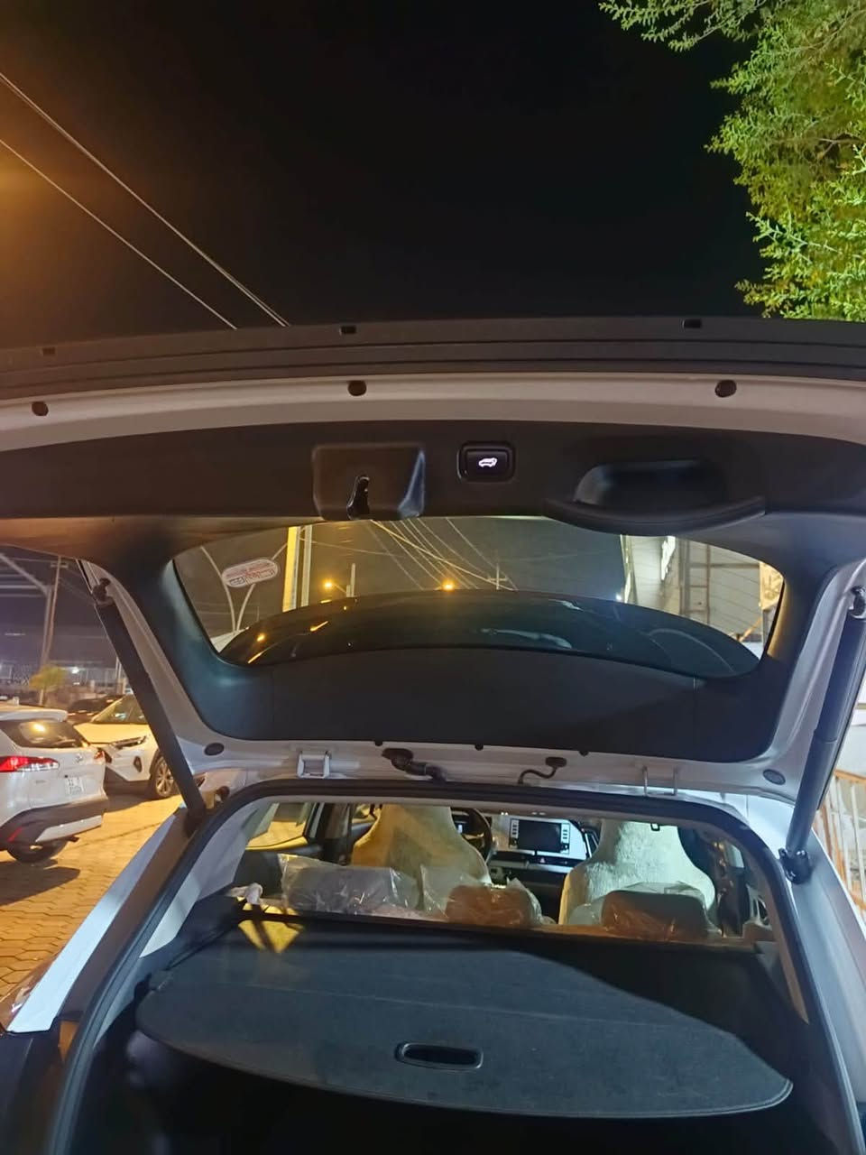 سلام عليكم 

سبورتج خليجي 

موديل 25

رقم أربيل 

فول مواصفات 

بنراما رادارات جانبيه 

كراسي كهرباء 

صندوك كهرباء 

بصمه تشغيل وبصمة أبواب 

تشغيل عن بعد 

حساسات امامي خلفي 

شفتات ستيرن 

ماشيه ١٨الف

ويل ١٩

هندبريك بصمة 

مري شفط 

سعر 225$$

العنوان الرمادي 

مركز المدينه 

رقم الموبايل 
***********
***********
