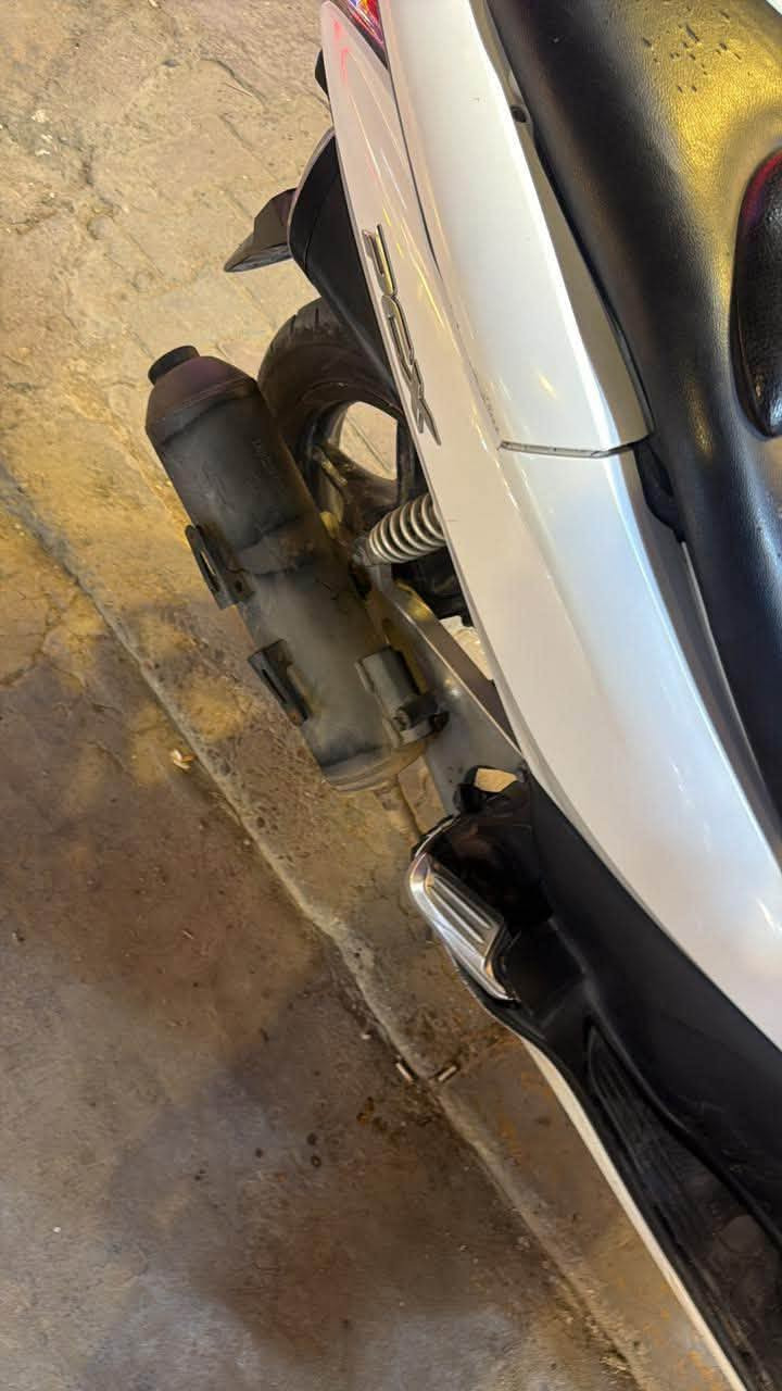 Pcx125jf

PCX125JF
سلام عليكم 
اخوان دراجة pcx125 الياباني للبيع فقط

الدراجة مثل متشوف نظافتهة ب الصور دراجة ياباني
دراجة نظيفة مكفول المكينه والكفرات كله اصليه
دراجة اي قطعه تجاري مابيهة وتجيب فيتر تفحص وتتأكد

بدلت فقط قطعه العداد عطلت وبدلتهة بقطعه مال تفصيخ من حسن 
دراجة بعد كدامكم وبالواقع احلا من الصور
المكان /بغداد/ساحة عدن
الرقم /***********
السعر 1350 وبيهة مجال حك الجيه
