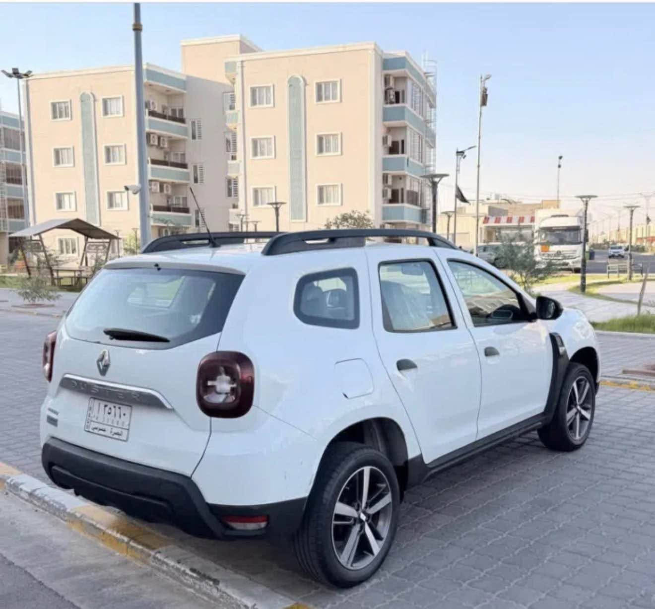 سيارة رينو داستر موديل 2019 
السيارة بحالة جيدة بيها فقط ضربة بسيطه بالدعاميه وتم الإصلاح وخلل بالتبريد بعدني ما مسوي 
محرك 1600 السيارة نظيفة وكلشي مابيها عدى التبريد يرادله تصليح السعر 90 وقابل للتفاوض العنوان البصرة حي القضاة قرب ملعب جذع النخلة 
رقمي *********** راسلني واتساب Singapore
