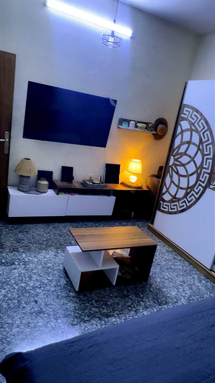 للبيع غرفه تركيه 7 قطع نظيفه ومابيها كسر للبيع سعره 600 الف بدون دوشك 
مكان زيونه ***********
