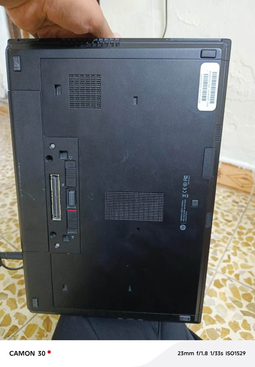 💻 لابتوب HP EliteBook 8570p للبيع – عملي وقوي للمهام اليومية والدراسة! 💻
المواصفات الفنية:
 الموديل: HP EliteBook 8570p
 المعالج (CPU): Intel Core i5-3360M بسرعة 2.80GHz
 الذاكرة العشوائية (RAM): 8 GB DDR3 (أداء ممتاز للتصفح والعمل المتعدد)
 كرت الشاشة (GPU): Intel HD Graphics 4000
 التخزين: هارد بسعة 500 GB (المساحة المتاحة 466 GB)
 الشاشة والنظام: نظام تشغيل Windows (64-bit)، لوحة مفاتيح كاملة تحتوي على الآلة الحاسبة الجانبية (Numpad).
مميزات إضافية:
✨ هيكل متين جداً يتحمل العمل الشاق (فئة Business).
✨ مظهره الخارجي مميز وعليها تغليف/ستيكر حماية أنيق.
✨ يحتوي على كاميرا مدمجة ومنافذ متنوعة.
✨ ممتاز للطلاب، الموظفين، الأعمال المكتبية، والتصفح.
📌 حالة الجهاز: [اذكر الحالة: ممتاز / مستعمل بنظافة]
🔋 البطارية وشاحن: [اذكر حالة البطارية وهل الشاحن الأصلي متوفر]
💰 السعر 175 وبي مجال 
📍 الموقع/المكان: بغداد 
📞 *********** بغداد, العراق
