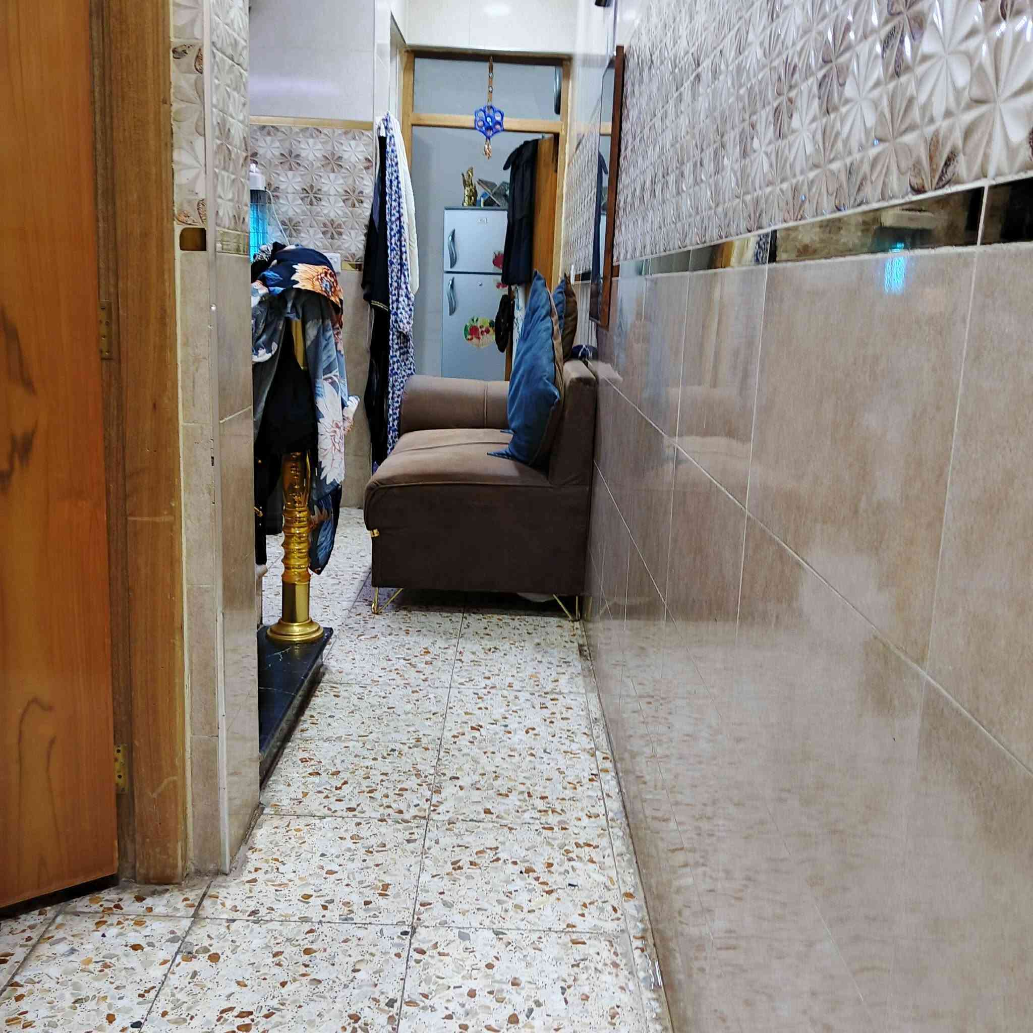 بيت للبيع سند 25طابو زراعي في سبع ابكار  مقابيل مجمع العبدالله الطبي قرب توت الاحمر  بشارع مشتل عايد اول فرع قريب علئ شارع العام جدا مساحة البيت 70متر واجهة 5 نزال 14 يتكون البيت
عدد الغرف 5 
عدد طوابق 3  
الغرف علئ الوجه مساحتهة 5 في 4
الغرف الصغيرة 3في 4
يوجد مدخلين للبيت
طابق الارضي يحتوي علئ ستقبال ومطبخ وغرفة نوم وحمام وترك
طابق الثاني غرفتان نوم وحمام
طابق ثالث غرفتان نوم وحمام
وبيتونة وسطحين بيت بناء حديث  بناء سنة 2021 للاستفسار اكثر اتصل علئ رقم  ***********
-------عرض شارع 10متر ------
