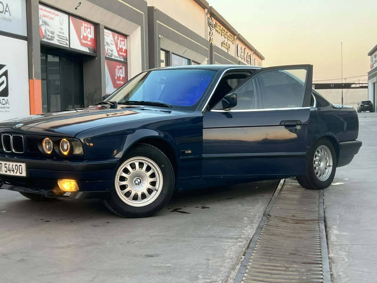 سلام عليكم سياره للبيع بي ام حجم 520 طخم /تواير جديد ويل كب صقر تبريد شغال  كابرون بانزين موجود السعر 53 ومجال رقم الهاتف/***********/كورك ‏‪***********‬‏
