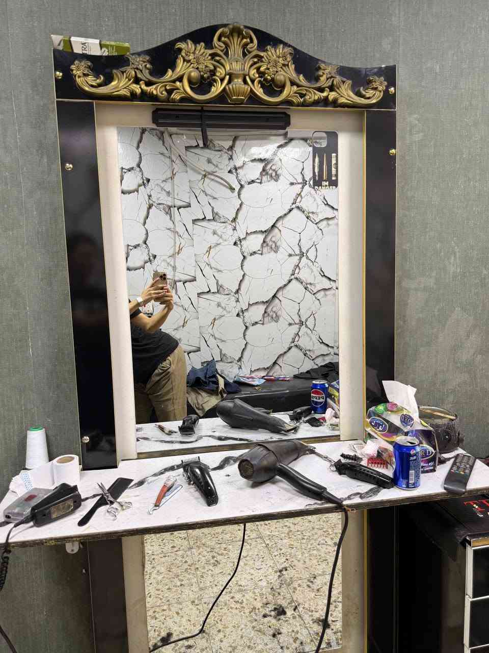 غراض حلاقة للبيع في بغداد كراسي ثنين خوات
2 كرسي شبح
3 مري وباترينا ملاحضه المري اني ضايفلهن ميوزة (ينشالن)
4 جهاز بخار
5 مغسله
6مجرات 
للتواصل خاص او على الرقم 
***********
