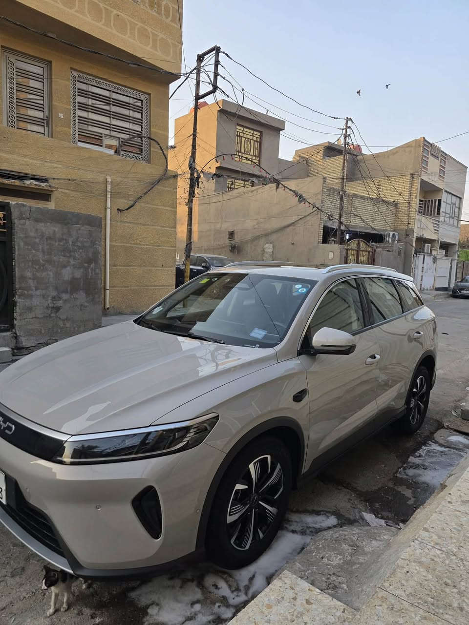 السلام عليكم
اخوان BYD سيليون 5 

فول مواصفات 

بصمة 

بنوراما 
باب خلفي كهرباء 

شاشه كبيره معربة بالعربي 

كشن كهرباء 

13 كامرة 

فول مواصفات ومكفولة كفالة عامة 

على الفحص وين ما يعجبك 

***********
