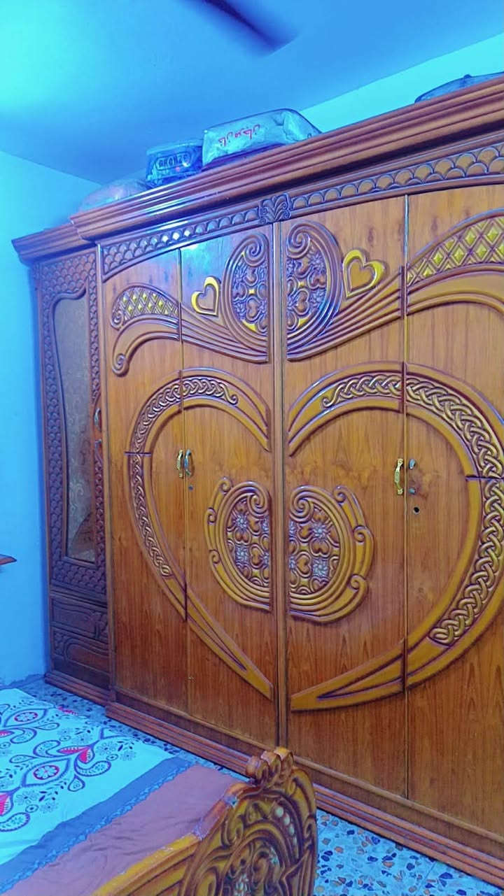 سلام عليكم غرفه صاج. عراقي لبيع   رايده ٦٥٠بيه مجال بسيط. داخل ماله نضيف جدا.  شوي. بيهه ضرر. يراد اله ترتيب بسيط وياه مجرات مالته اتصل ***********
