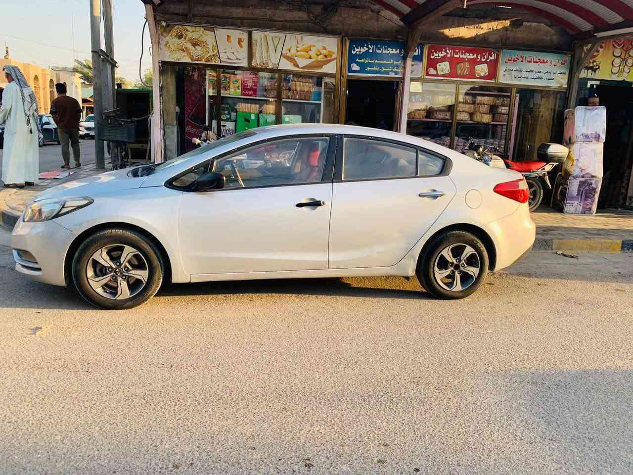 السلام عليكم للبيع سيراتو خليجي ٢٠١٥
صبغ قطعتين بنيد وجاملاغ محرك 1600 جديد كير جديد صدر جديد مواصفات نص فول
السعر 97 
***********
