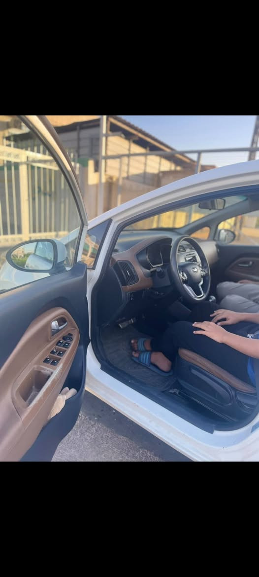 السلام عليكم كيا ريو ٢٠١٣ رقم اربيل 
خليجي فول فتحه كير محرك 1600 مكفولات حداديه جديده بيه صبغ جاملغ ايسر و شويه باب سايق لباقي مكفول 
مكاني نجف للتواصل***********
