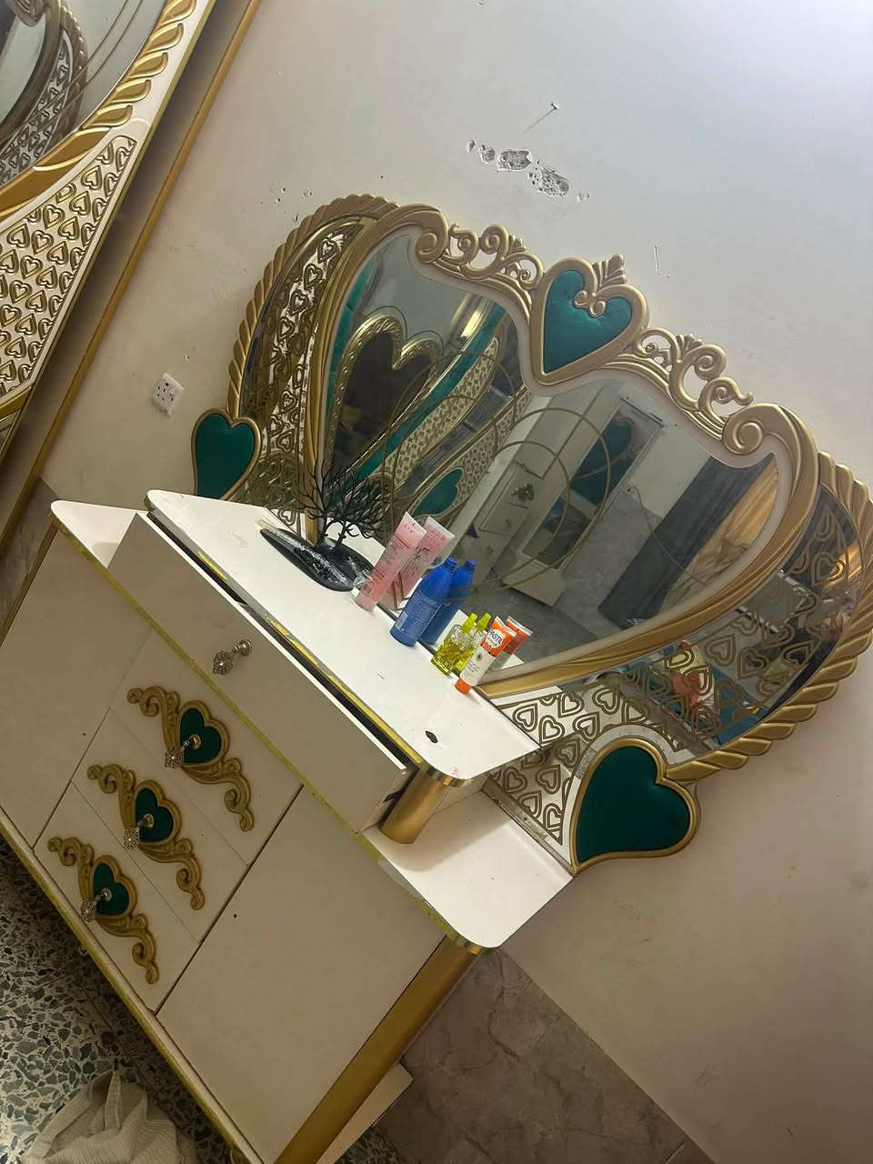 غرفه لبيع معا الدوشك امانه الدوشك الئصلي بيعه مستعجل.  500الف مكاني بغداد ***********

